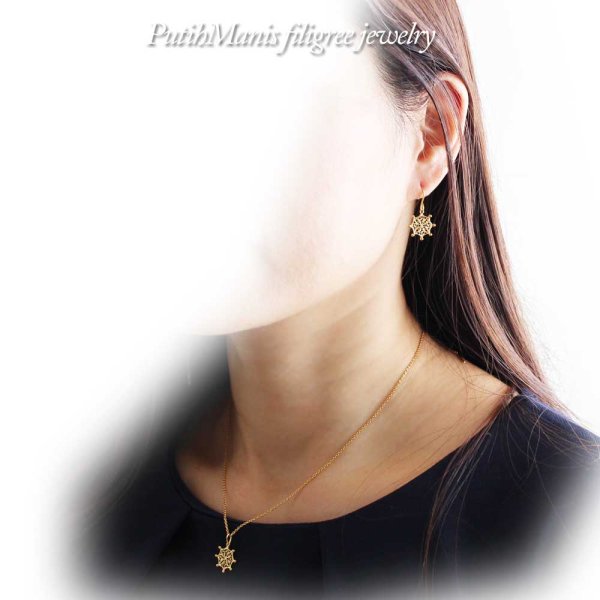 画像6: 雪の結晶チャーム・ゴールド|銀線細工の雪の結晶ペンダントトップ【金属アレルギーの方に配慮したニッケルフリー加工】