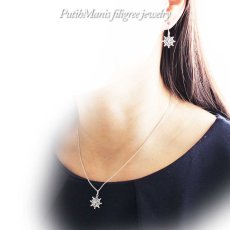 画像3: 【雪の結晶】極細の透かしが華奢で繊細♪スノーフレークの銀線細工ペンダントトップ・シルバーネックレス【silver925】 (3)