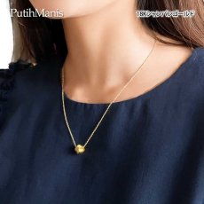 画像2: くるみボタンチャームのゴールドネックレス・ペンダントトップ【金属アレルギーの方にも配慮したニッケルフリーゴールド加工】 (2)