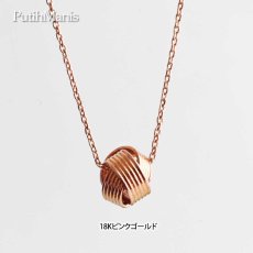 画像6: くるみボタンチャームのゴールドネックレス・ペンダントトップ【金属アレルギーの方にも配慮したニッケルフリーゴールド加工】 (6)