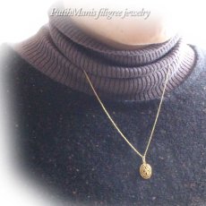 画像2: オーバルチャームネックレス・ペンダントトップ｜銀線細工で作った繊細なおメダイ風のチャーム/ゴールドネックレス (2)