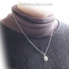 画像2: オーバルチャームネックレス・ペンダントトップ｜銀線細工のおメダイ風のチャーム・シルバーネックレス【silver925】 (2)