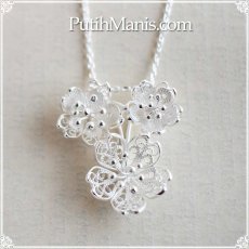 画像1: 桜3輪チャーム｜サクラの花束を銀線細工で表現したネックレス用シルバーペンダントトップ【silver925】 (1)