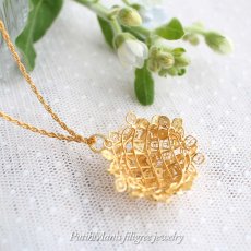 画像6: 【紫陽花】【アジサイ】の大ぶりなペンダントトップ・ゴールド：職人の技術の粋を極めた作品。 (6)