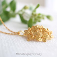 画像5: 【紫陽花】【アジサイ】の大ぶりなペンダントトップ・ゴールド：職人の技術の粋を極めた作品。 (5)