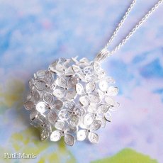 画像1: 【紫陽花】【アジサイ】のペンダントトップ・silver925・職人の技術の粋を極めた本格的な和風作品。 (1)