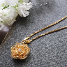 画像3: 蓮の花のネックレス(M1)｜CZ一粒石を入れた大きめロータス、蓮の花のチャーム【金属アレルギーの方に配慮したニッケルフリー加工】 (3)