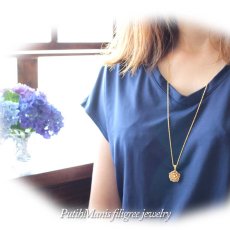 画像2: 蓮の花のネックレス(M1)｜CZ一粒石を入れた大きめロータス、蓮の花のチャーム【金属アレルギーの方に配慮したニッケルフリー加工】 (2)