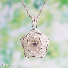 画像1: 蓮の花のネックレス(M1)｜CZ一粒石を入れた大きめロータス、蓮の花のチャーム【silver925】 (1)