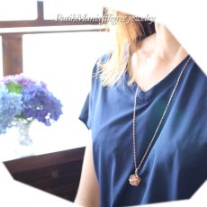 画像2: 蓮の花のネックレス(M2)｜本物の蓮の花・金輪蓮を銀線細工で美しく忠実に表現したチャーム【金属アレルギーの方に配慮したニッケルフリー加工】 (2)