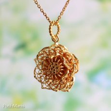 画像10: 蓮の花のネックレス(M2)｜本物の蓮の花・金輪蓮を銀線細工で美しく忠実に表現したチャーム【金属アレルギーの方に配慮したニッケルフリー加工】 (10)