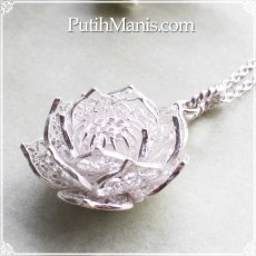画像1: 蓮の花のネックレス｜本物の蓮の花・金輪蓮を銀線細工で忠実に表現したチャーム【silver925】 (1)