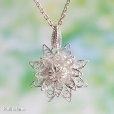 画像1: 蓮の花のネックレス(M3)｜蓮の花を現地職人が軽やかに表現したチャーム【silver925】 (1)