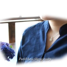 画像5: 蓮の花のネックレス(M3)｜蓮の花を現地職人が軽やかに表現したチャーム【silver925】 (5)