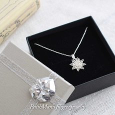 画像7: 蓮の花のネックレス(M3)｜蓮の花を現地職人が軽やかに表現したチャーム【silver925】 (7)