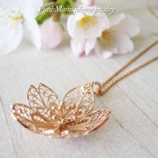 画像3: 桜（L）のネックレス｜本物のさくら・サクラ・Sakuraと同じ大きさのチャーム【ニッケルフリーで金属アレルギーの方にも安心なゴールド加工】 (3)