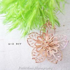 画像4: 桜（L）のネックレス｜本物のさくら・サクラ・Sakuraと同じ大きさのチャーム【ニッケルフリーで金属アレルギーの方にも安心なゴールド加工】 (4)