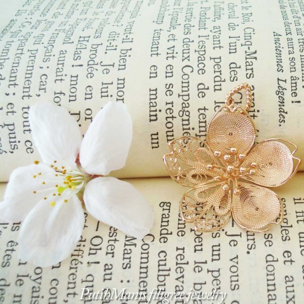 画像11: 桜（L）のネックレス｜本物のさくら・サクラ・Sakuraと同じ大きさのチャーム【ニッケルフリーで金属アレルギーの方にも安心なゴールド加工】