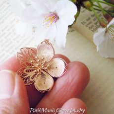 画像8: 桜（L）のネックレス｜本物のさくら・サクラ・Sakuraと同じ大きさのチャーム【ニッケルフリーで金属アレルギーの方にも安心なゴールド加工】 (8)