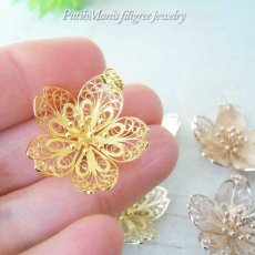 画像5: 桜（L）のネックレス｜本物のさくら・サクラ・Sakuraと同じ大きさのチャーム【ニッケルフリーで金属アレルギーの方にも安心なゴールド加工】 (5)