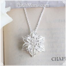 画像1: ジャスミンのお花のネックレス　silver925｜銀線細工・フィリグリーで花びらを立体的に作り上げた豪華なお花のペンダントトップ[ch69-si-n] (1)
