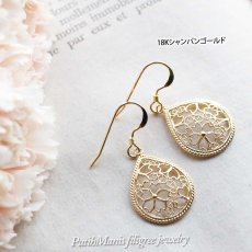 画像9: 桜のレース細工が美しいしずく型の銀線細工チャームのドロップピアス【金属アレルギー対応】【ニッケルフリー】 (9)