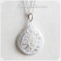 桜の文様を銀線細工の透かしで入れたしずく型のペンダントトップsilver925 [ch71-si-n]ネックレス用