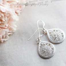 画像4: 桜のレース細工が美しいしずく型の銀線細工チャームドロップピアス　silver925 [ch71-si-pa] (4)