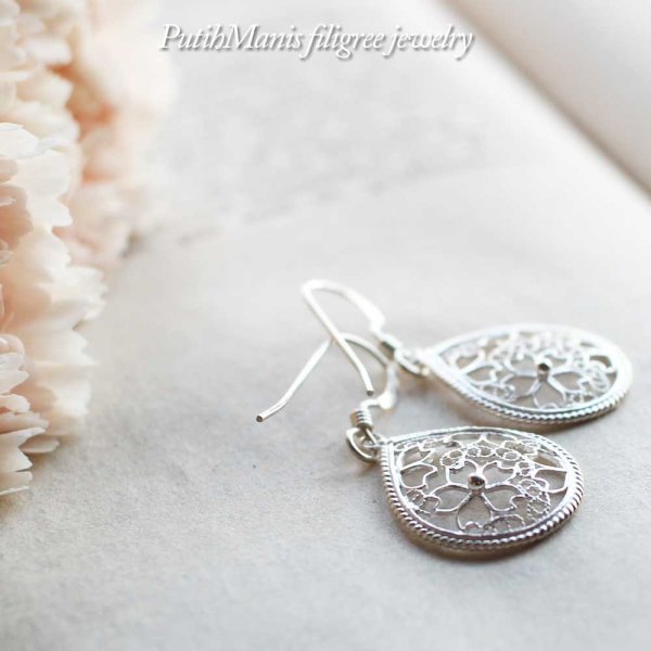 画像5: 桜のレース細工が美しいしずく型の銀線細工チャームドロップピアス　silver925 [ch71-si-pa]