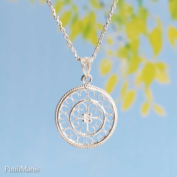 画像7: コインチャームネックレスsilver925　銀線細工のサークルチャームにアイアンクロス【silver925】