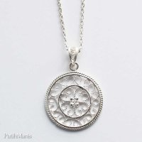 コインチャームネックレスsilver925　銀線細工のサークルチャームにアイアンクロス【silver925】
