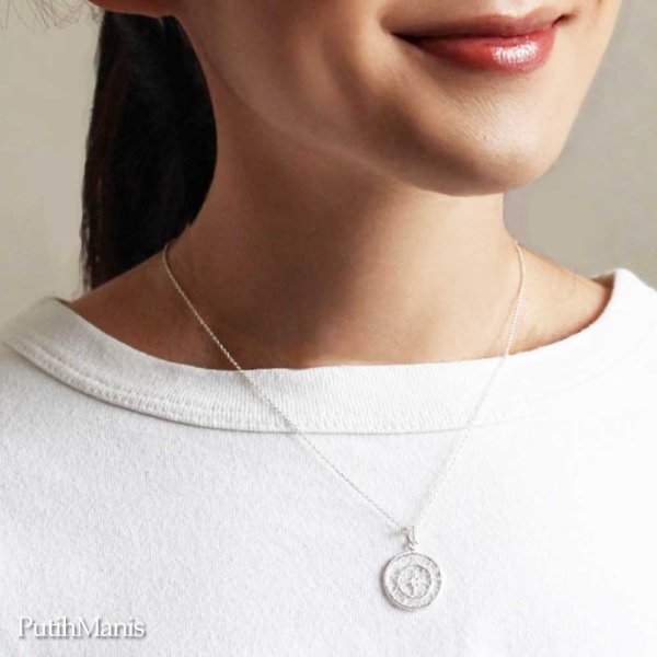 画像3: コインチャームネックレスsilver925　銀線細工のサークルチャームにアイアンクロス【silver925】