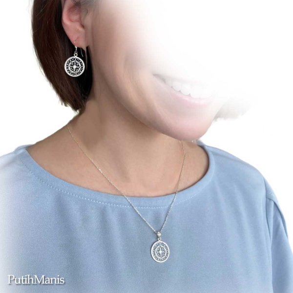 画像4: コインチャームネックレスsilver925　銀線細工のサークルチャームにアイアンクロス【silver925】