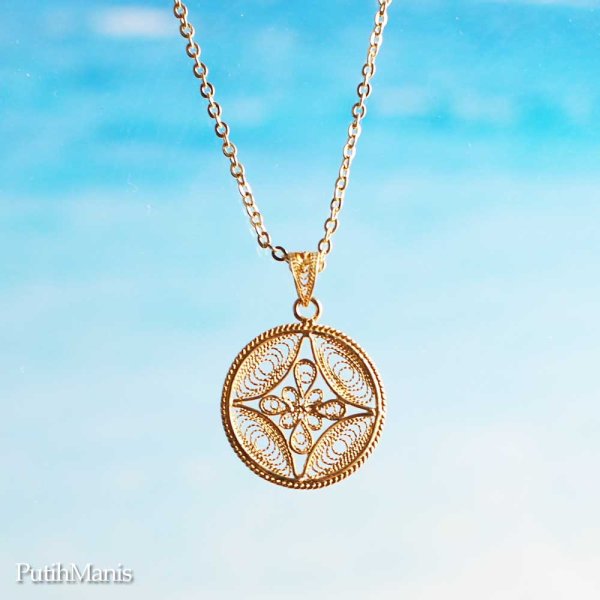 画像3: コインチャームネックレス・サークルチャームに透かしの銀線細工フラワークロス [ch73-n-g]金属アレルギー