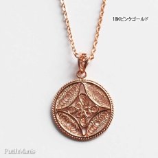 画像9: コインチャームネックレス・サークルチャームに透かしの銀線細工フラワークロス [ch73-n-g]金属アレルギー (9)
