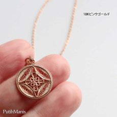 画像10: コインチャームネックレス・サークルチャームに透かしの銀線細工フラワークロス [ch73-n-g]金属アレルギー (10)