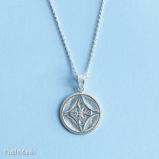 画像5: コインチャームネックレスsilver925　銀線細工のサークルチャームにタイトなフラワークロス【silver925】 (5)