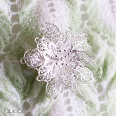 画像3: クレマチスのお花・銀線細工の透かしの花びらが美しいブローチ【フィリグリー・銀線細工パーツ】(シルバー/silver925) (3)