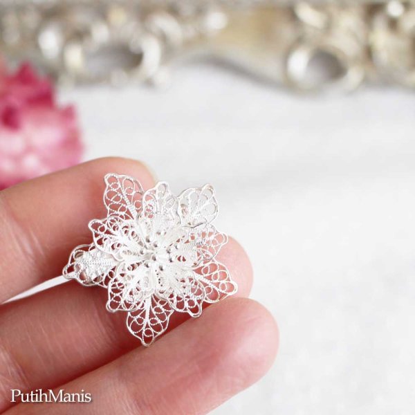 画像7: クレマチスのお花・銀線細工の透かしの花びらが美しいブローチ【フィリグリー・銀線細工パーツ】(シルバー/silver925)