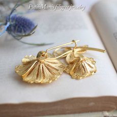 画像5: 絡まる蔦が良いバランスの大振りなお花のブローチ｜銀線細工のブローチ【金属アレルギーの方に配慮したニッケルフリー加工】 (5)