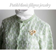 画像7: 絡まる蔦が良いバランスの大振りなお花のブローチ｜銀線細工のブローチ【金属アレルギーの方に配慮したニッケルフリー加工】 (7)