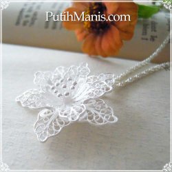 レースのお花のロングネックレス｜銀線細工の透かしの花びらが美しい大きめのお花のチャーム【silver925】