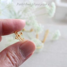 画像8: クロスのネックレス｜銀線細工のアンティーク風な小さなプチクロスチャーム・ゴールドネックレス【金属アレルギーの方に配慮したニッケルフリー加工】 (8)