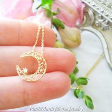 画像5: 三日月と星のゴールドネックレス・銀線細工のアイアンワークとジルコニアストーンの組み合わせ[fil21-g-n]【金属アレルギーに配慮したニッケルフリー】 (5)