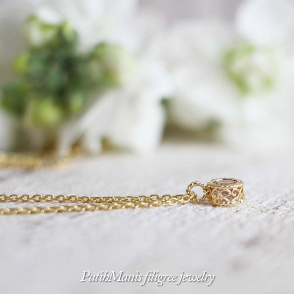 画像5: アメジストのネックレス|2月誕生石・天然アメジストを銀線細工の透かしで包み込んで光あふれる一粒石ゴールドネックレス【金属アレルギーの方に配慮したニッケルフリー加工】