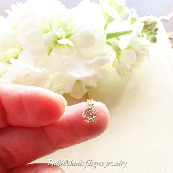 画像4: アメジストのネックレス|2月誕生石・天然アメジストを銀線細工の透かしで包み込んで光あふれる一粒石ゴールドネックレス【金属アレルギーの方に配慮したニッケルフリー加工】