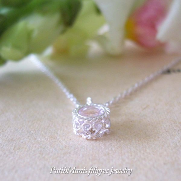 画像4: アメジストのシルバーネックレス|2月誕生石の天然アメジストの淡い紫色の石を銀線細工で包んだネックレス【silver925】