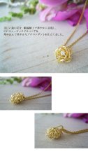 画像2: 蓮の花　czつき　ゴールドネックレス（プチサイズ）【金属アレルギーの方に配慮したニッケルフリー加工】 (2)