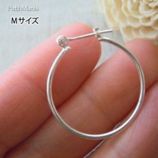 画像5: 【フープピアス】職人が丁寧に仕上げた艶やかなプレーンワイヤーの25mmフープピアス（シルバー）silver925【フィリグリー】 (5)