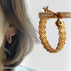 画像1: 三つ編み細工のフープピアス【ニッケルフリー・ゴールド】リングとお揃いにできます。K24K/K18K (1)